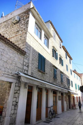 Apartments with WiFi Omis - 9460